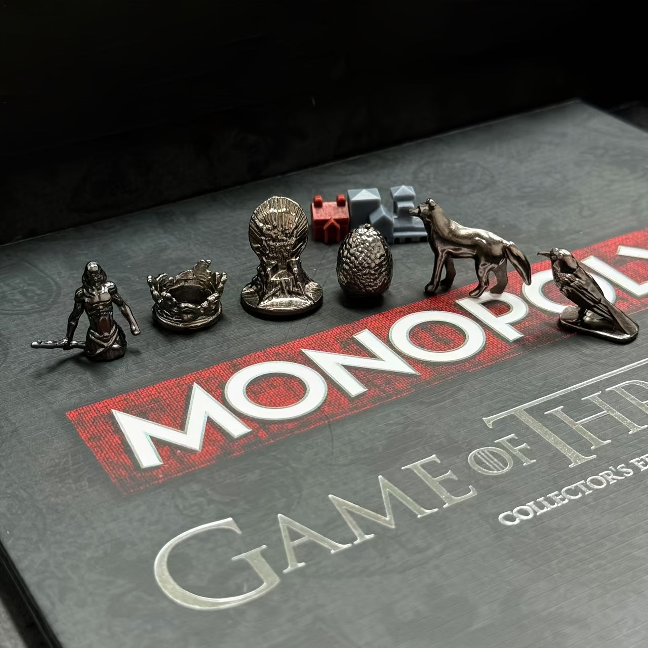 1pc Hasbro Game of Thrones Monopoly Deluxe Edition - Premium PVC Board Game with Collectible Miniatures, Party & Event Game, No Batteries Required