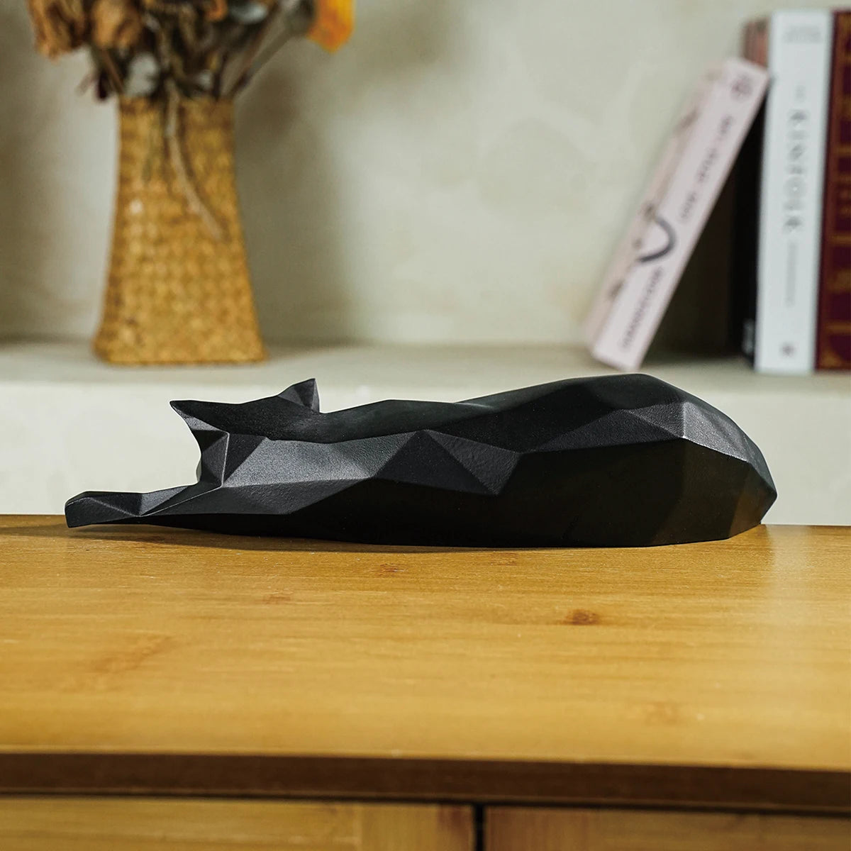 Estatua de gato blanco y negro, escultura geométrica moderna para decoración de habitación, para el hogar y la Oficina, como estante de mesa, decoración de escritorio, gato tumbado