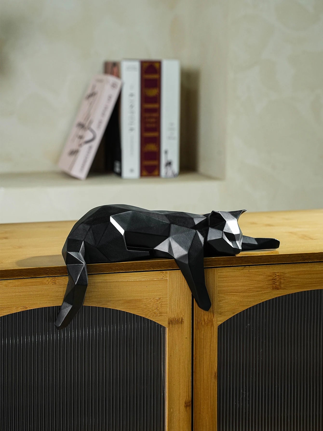 Estatua de gato blanco y negro, escultura geométrica moderna para decoración de habitación, para el hogar y la Oficina, como estante de mesa, decoración de escritorio, gato tumbado
