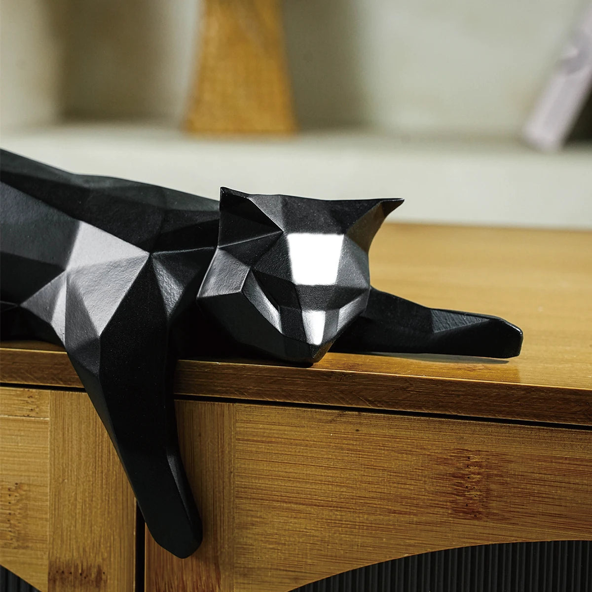 Estatua de gato blanco y negro, escultura geométrica moderna para decoración de habitación, para el hogar y la Oficina, como estante de mesa, decoración de escritorio, gato tumbado