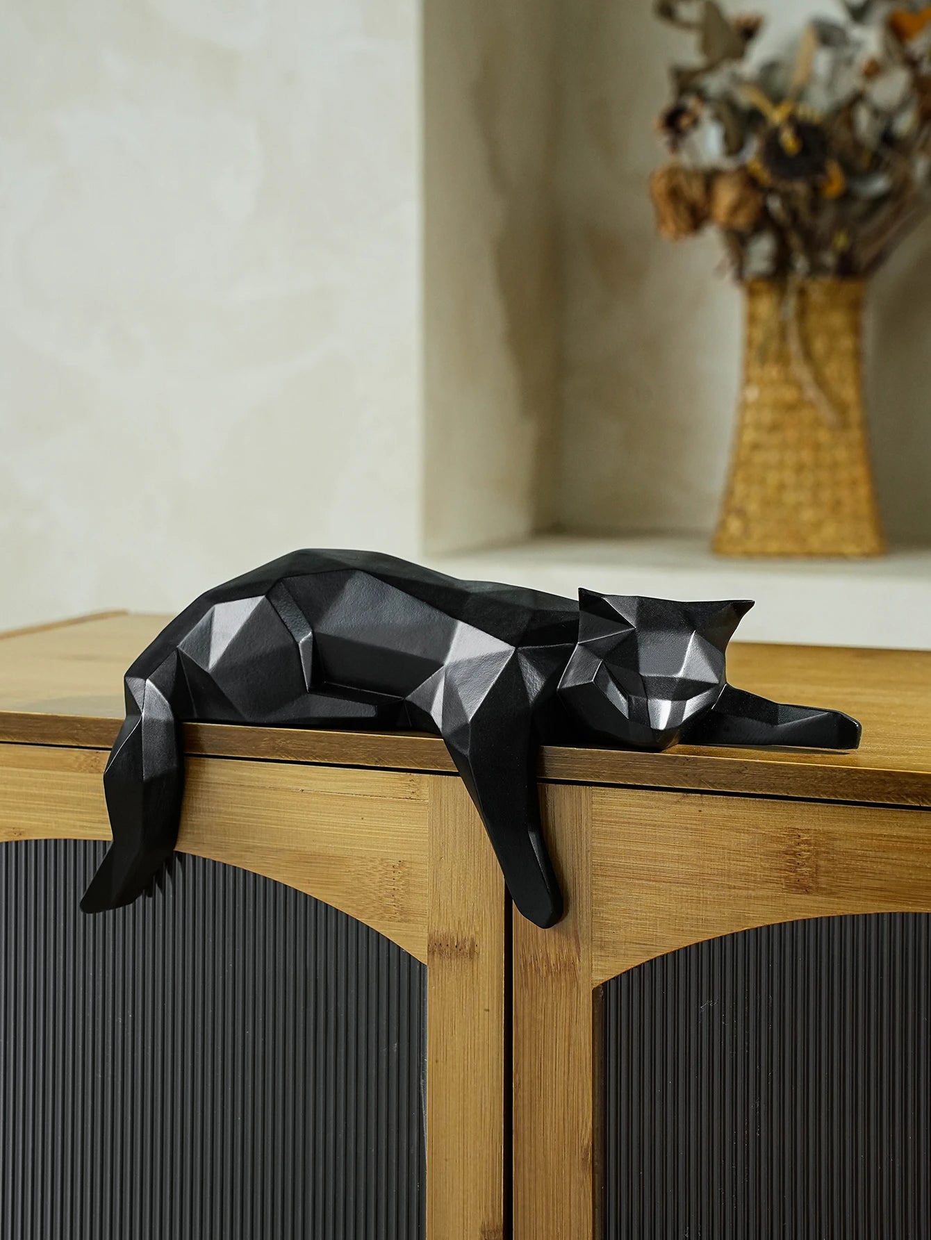 Estatua de gato blanco y negro, escultura geométrica moderna para decoración de habitación, para el hogar y la Oficina, como estante de mesa, decoración de escritorio, gato tumbado