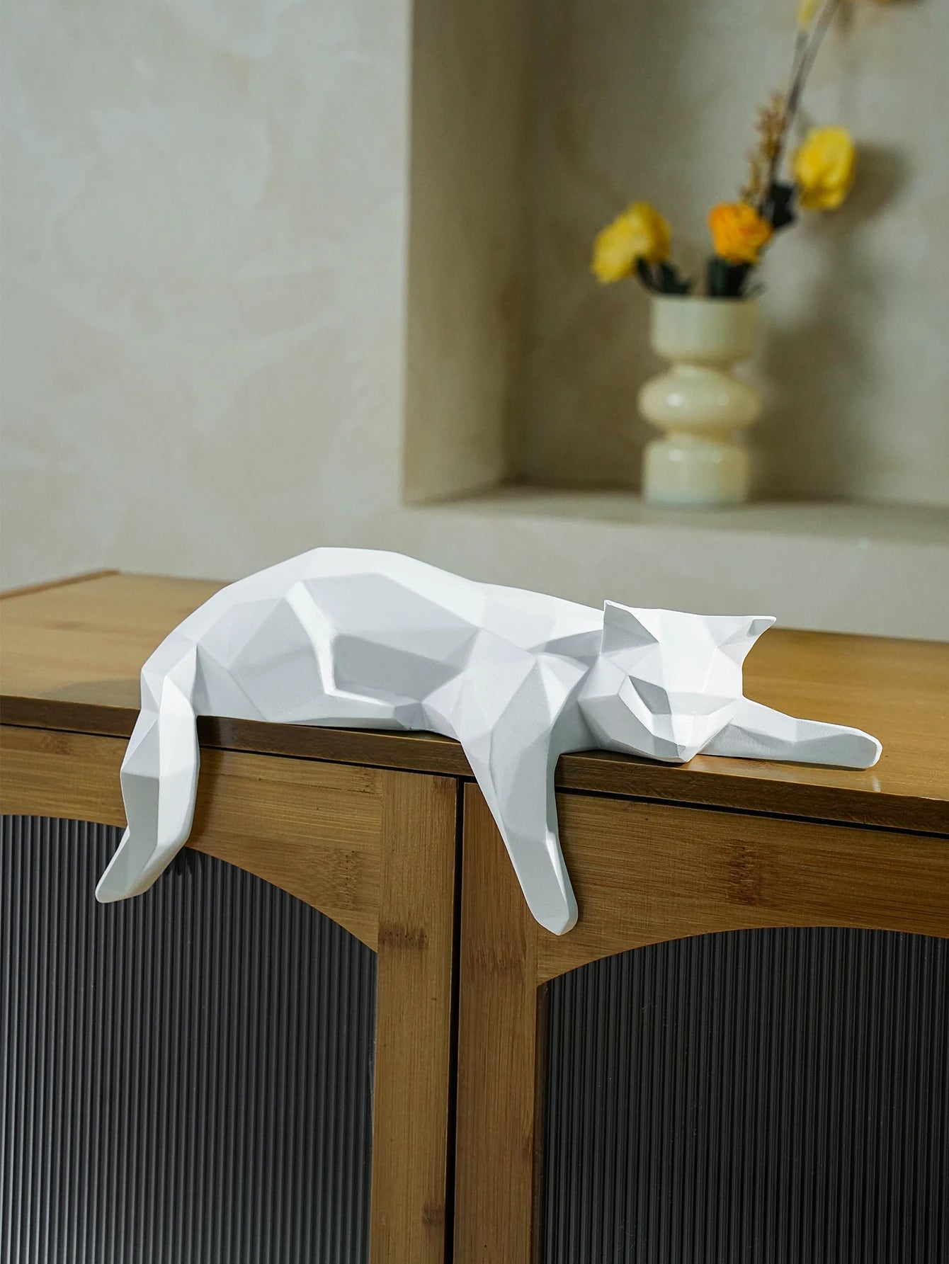 Estatua de gato blanco y negro, escultura geométrica moderna para decoración de habitación, para el hogar y la Oficina, como estante de mesa, decoración de escritorio, gato tumbado