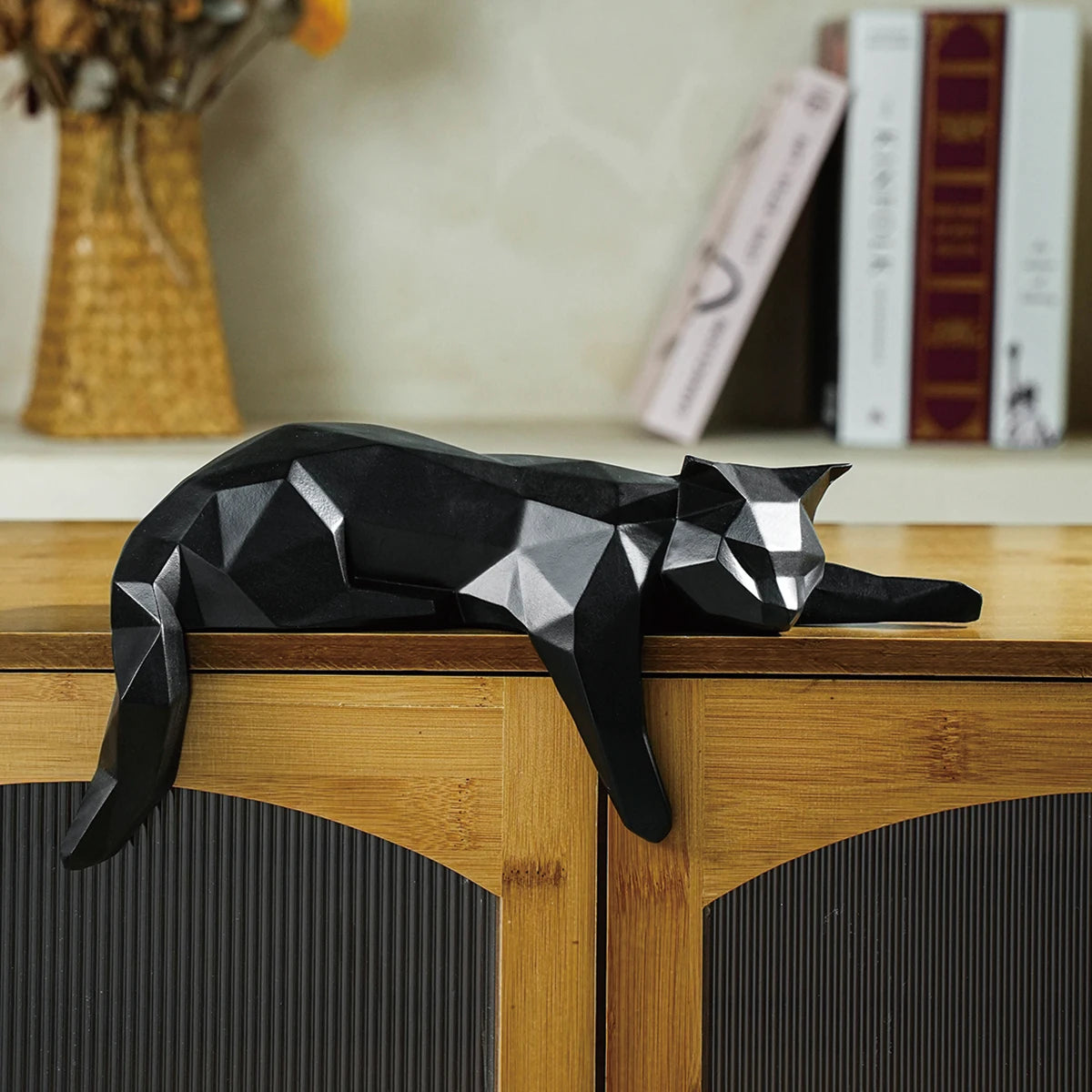 Estatua de gato blanco y negro, escultura geométrica moderna para decoración de habitación, para el hogar y la Oficina, como estante de mesa, decoración de escritorio, gato tumbado