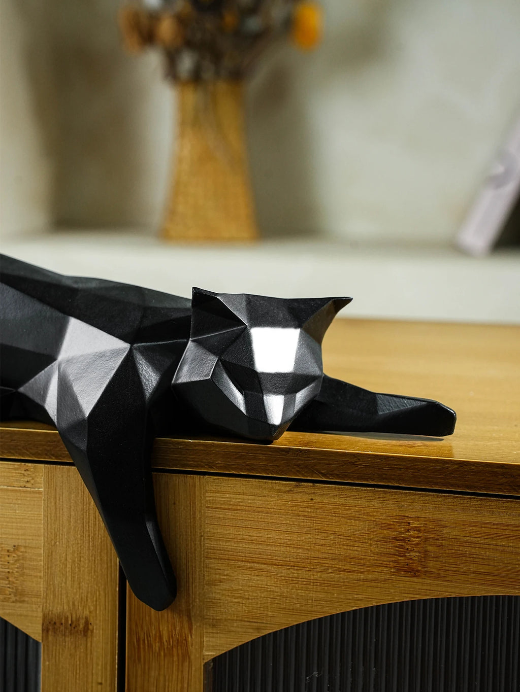 Estatua de gato blanco y negro, escultura geométrica moderna para decoración de habitación, para el hogar y la Oficina, como estante de mesa, decoración de escritorio, gato tumbado