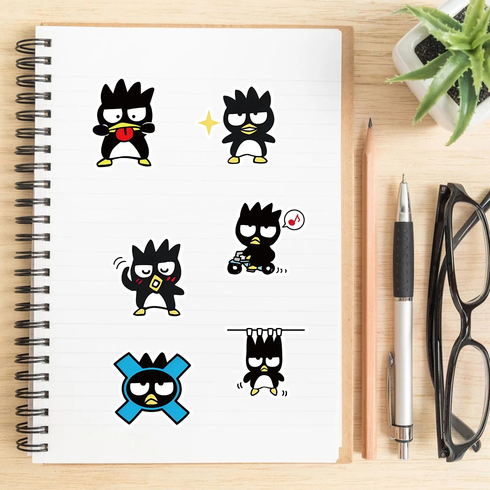 100 Uds. Pegatinas bonitas de pingüino Badtz-maru de dibujos animados Kawaii botella de agua portátil monopatín equipaje pegatinas impermeables