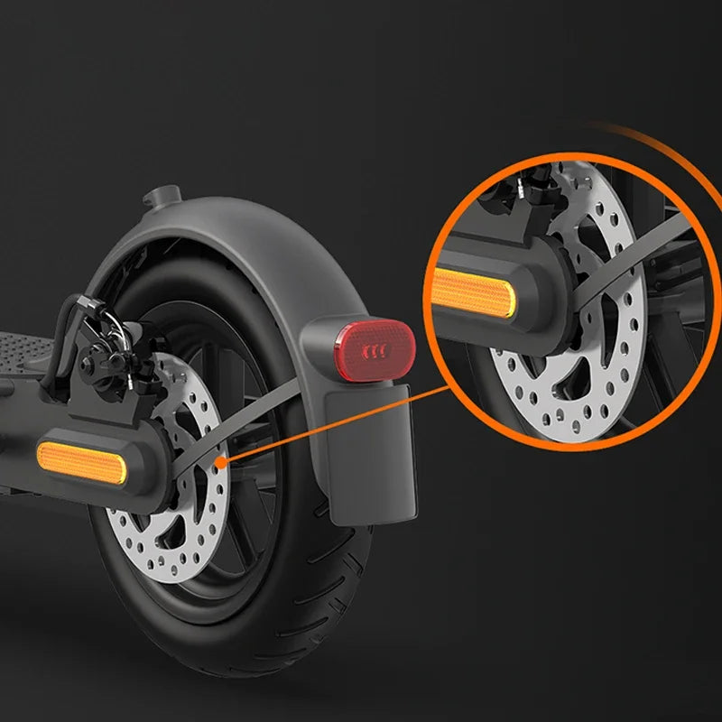 Cubierta Protectora y Reflectante para Rueda Trasera – Xiaomi Mi3 / M365 PRO / 2 / 1S PRO 🛴